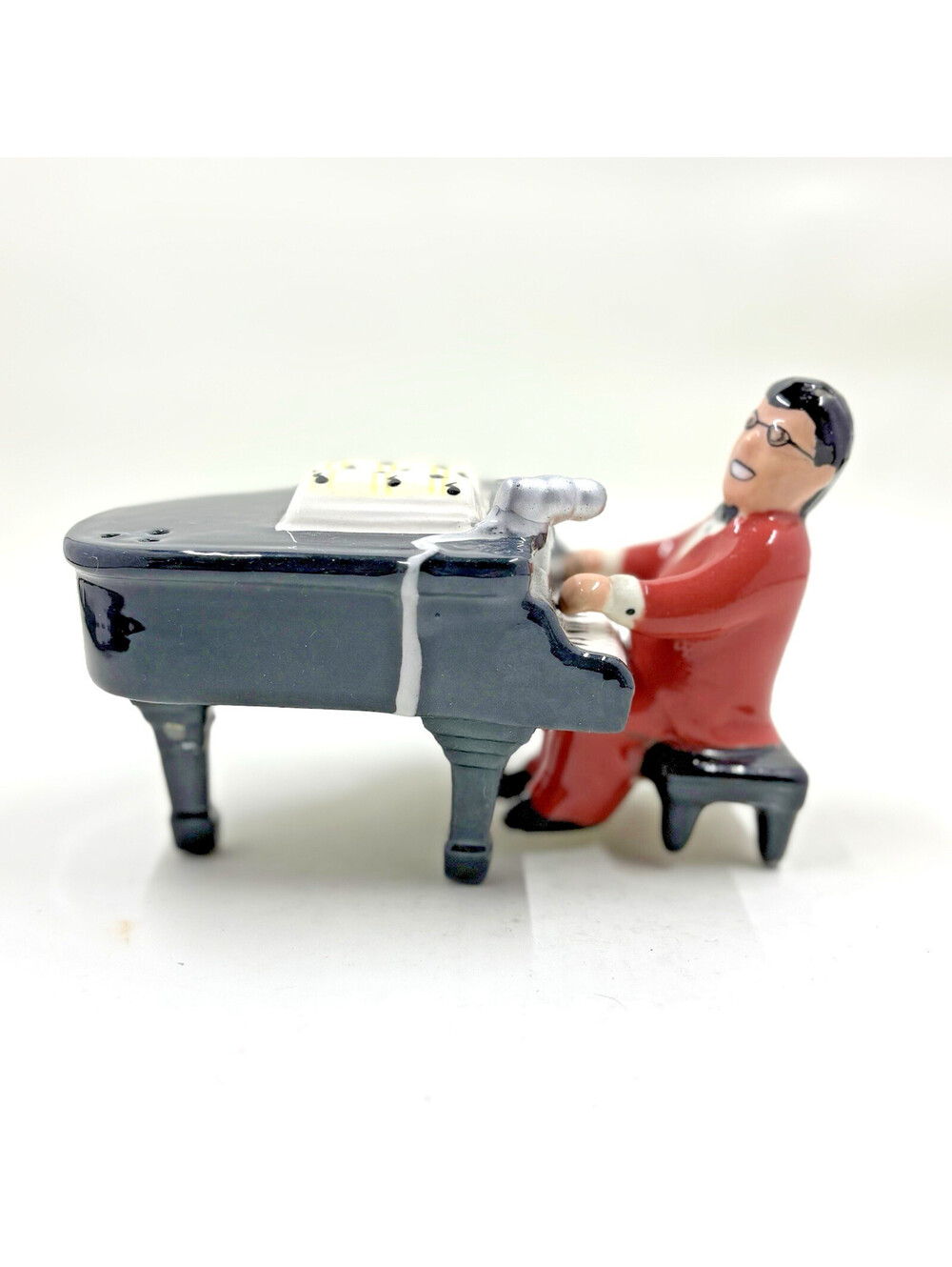 VINTAGE Vandor Pelzman Designs - PIANO MAN & Piano SALT & PEPPER Shaker Set RARE